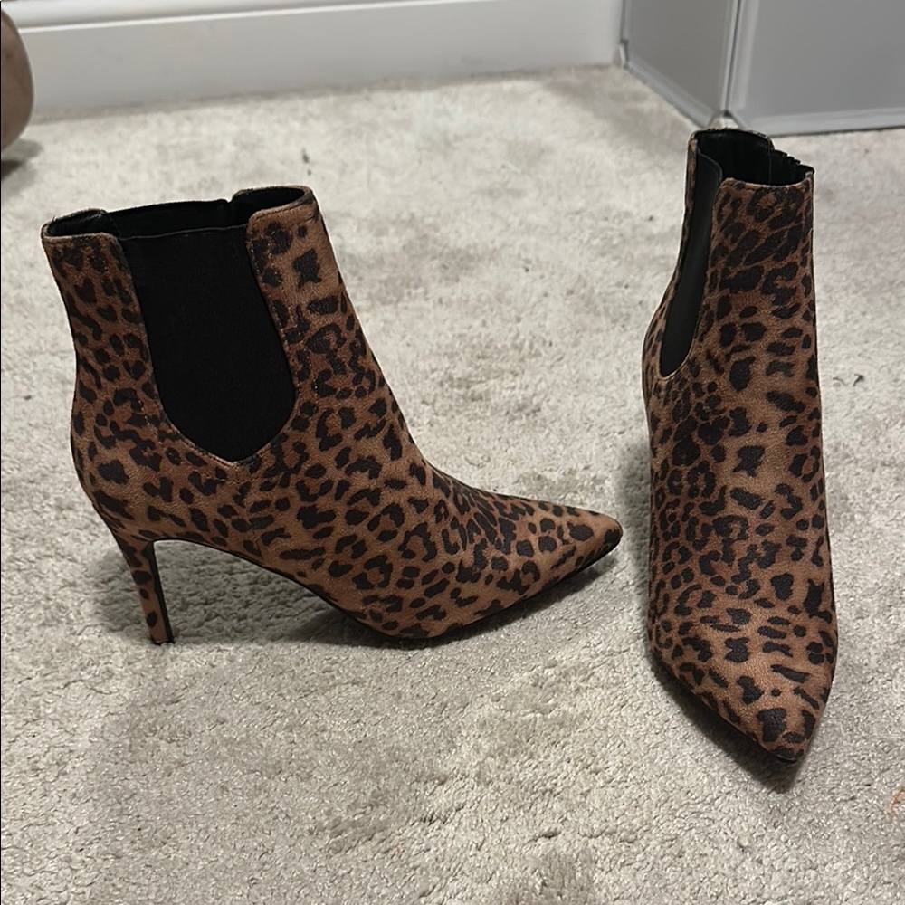 Dream Pairs Brown Ankle Boots with Leopard Print